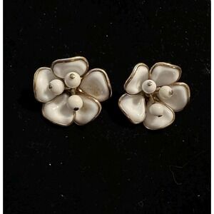 Vintage Trifari White Poured Glass Flower Clip on Earrings